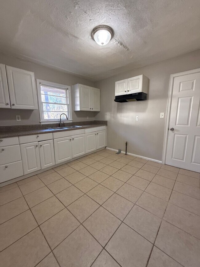 Foto del edificio - 3 bed 1 bath in Decatur!