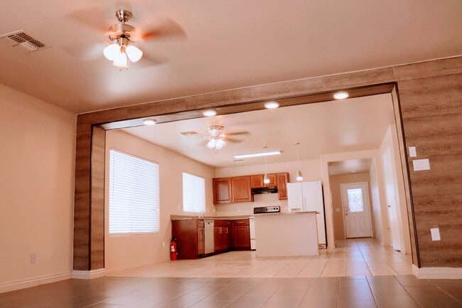 Relaxing area - 3218 W Alta Vista Rd