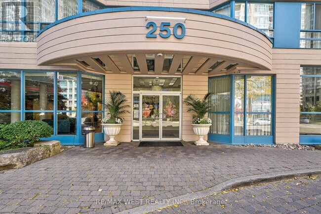 Photo du bâtiment - 250 Webb Dr