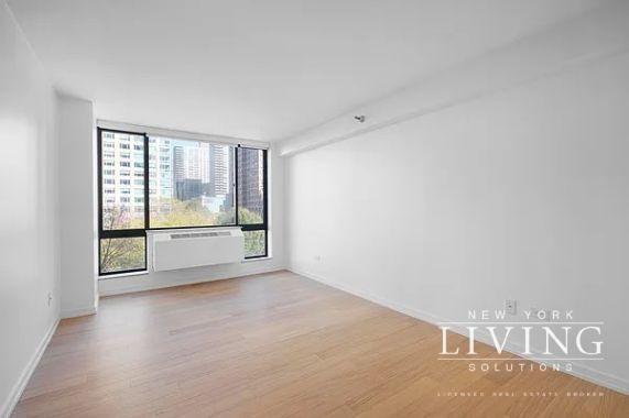 Foto principal - 0 bedroom in NEW YORK NY 10023