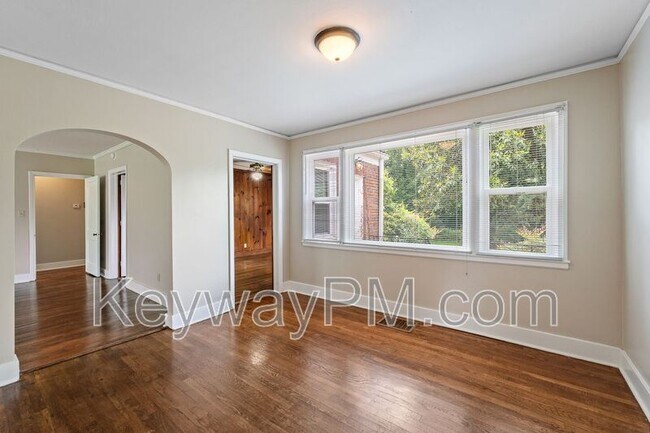 Foto del edificio - 2334 Redwood Dr
