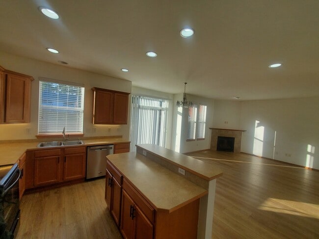 Building Photo - The Grove Townhomes