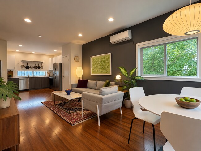 Foto del edificio - Beacon Hill Townhome