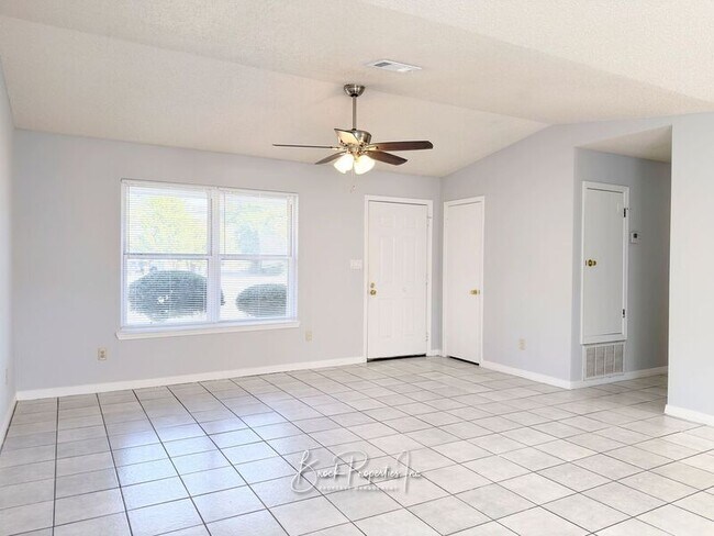 Foto del edificio - 1341 Dog Track Rd