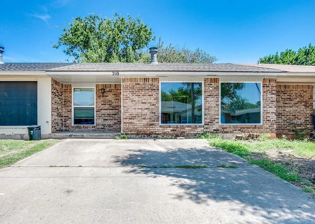 Photo - 210 Kathleen Dr House