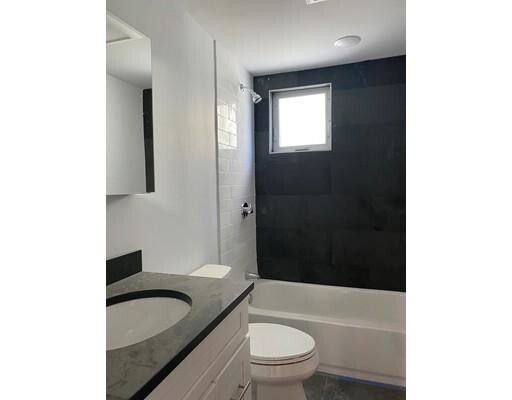 Primary Photo - 288 Columbia St