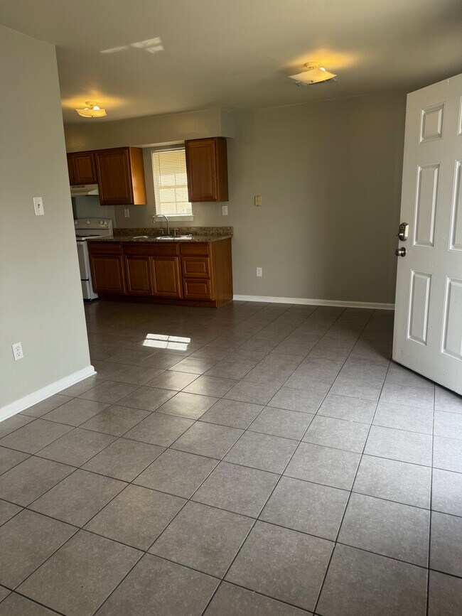 Foto del edificio - 2725 Huey P Long Ave