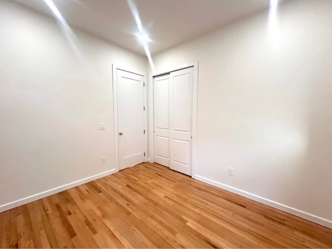 Foto del edificio - 537 E 5th St