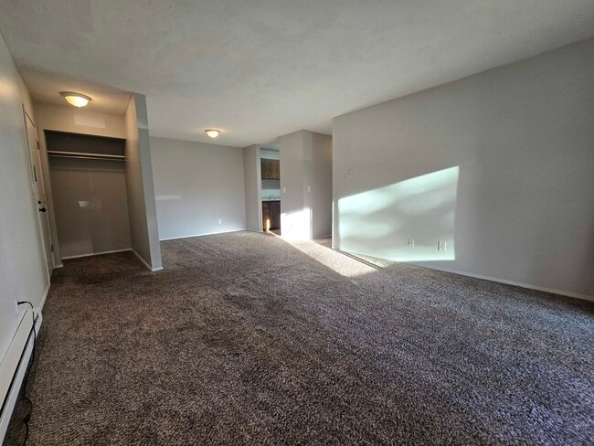 Building Photo - 1605 N Visscher St
