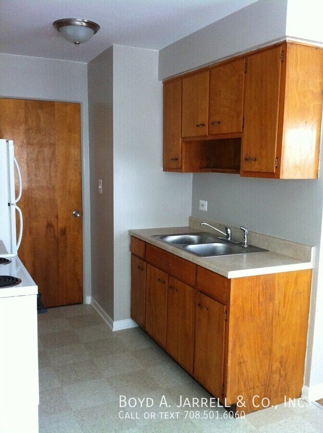 Foto del edificio - 954 E 84th Pl