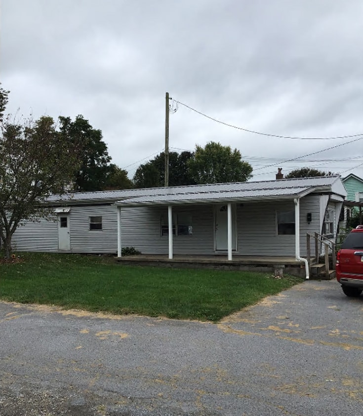408 S Carlisle St Unit 408 S Carlisle, Greencastle, PA 17225 Room for Rent in Greencastle, PA