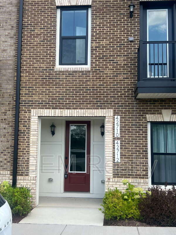 Building Photo - 42710 Darala Dr