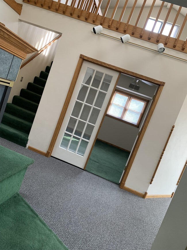 Building Photo - 2725 Pleasant View Dr