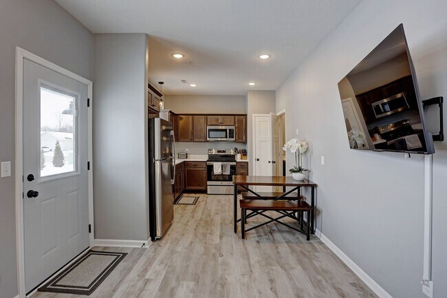 Building Photo - New-Willow Cascades Townhomes!
