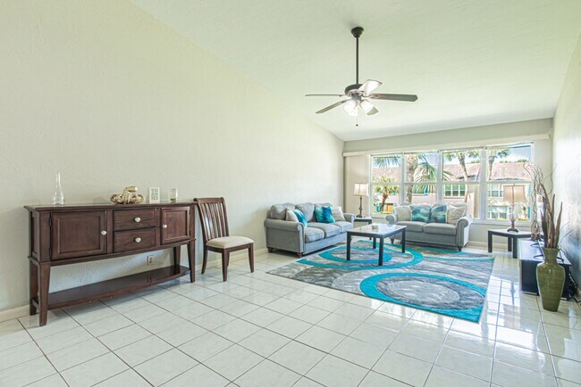 Building Photo - Fully Furnished Naples Condo Annual Rental - AVAIL NOW