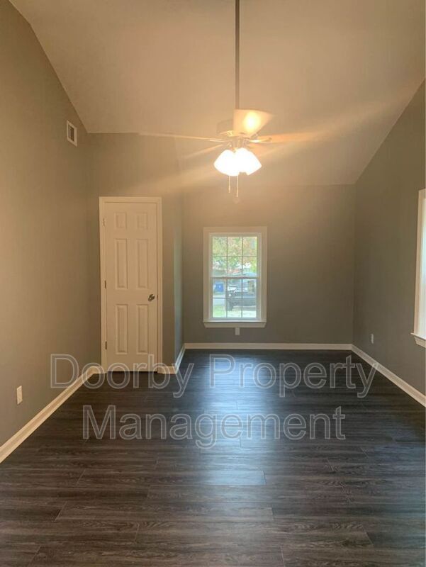 Foto del edificio - 2408 Cres Club Dr