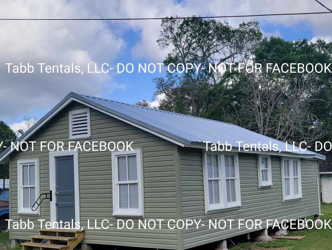 Primary Photo - 106 Marshall St
