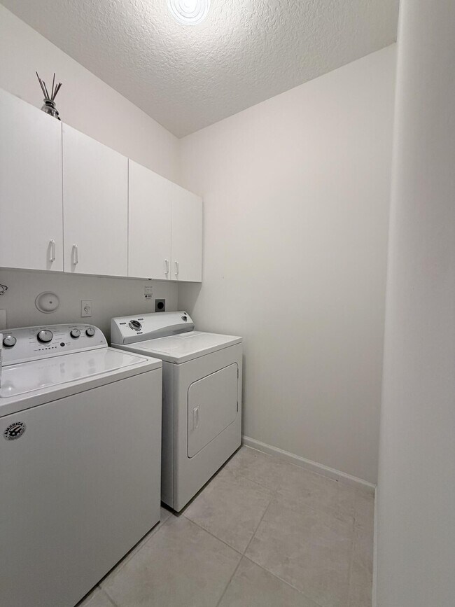 Building Photo - 6560 Villa Sonrisa Dr