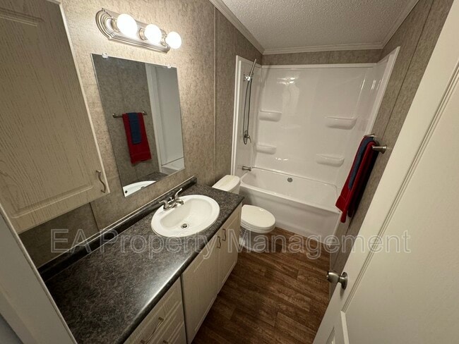 Foto del edificio - 7608 Leanne St NE