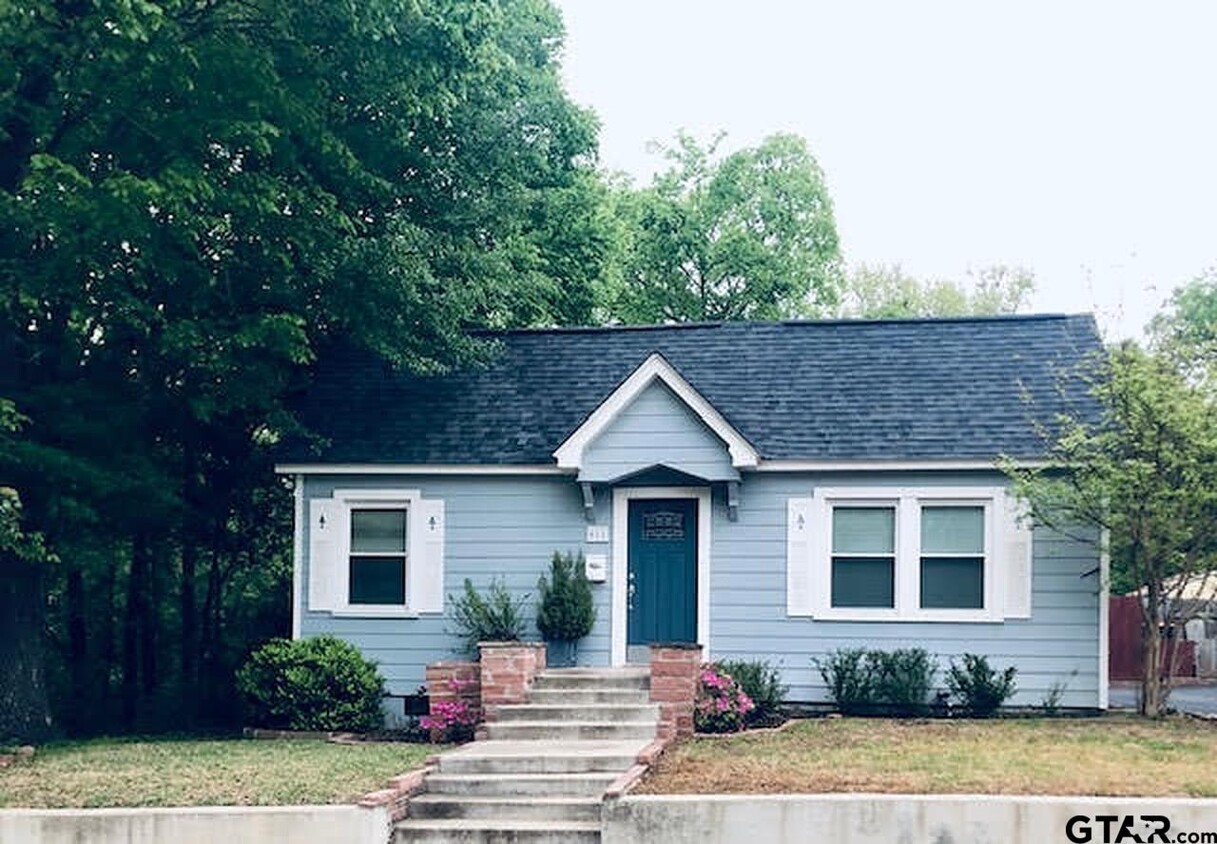 Primary Photo - 611 W Bryan St