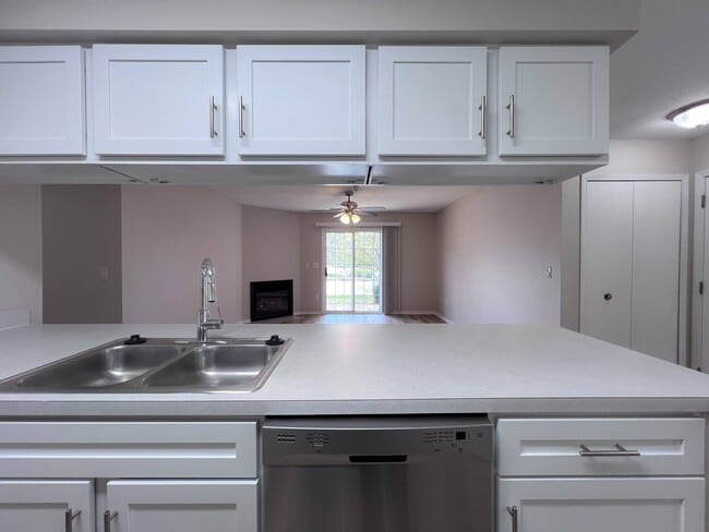 Building Photo - Highlands of Heritage Woods