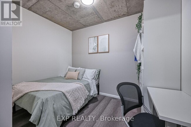 Building Photo - 211-R211 Besserer St