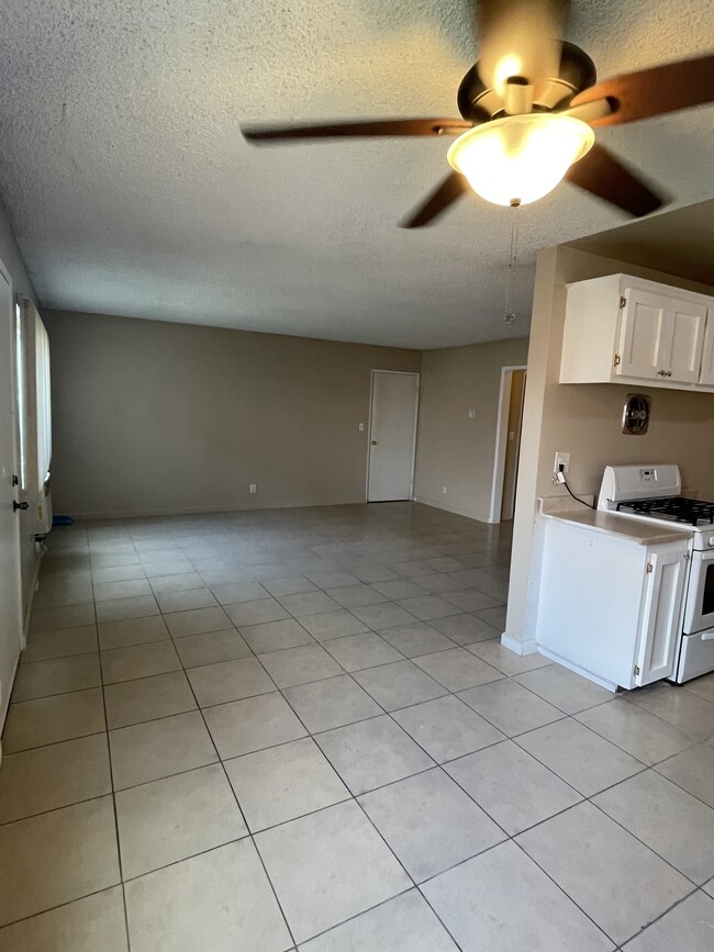 Building Photo - 1394 Randy St