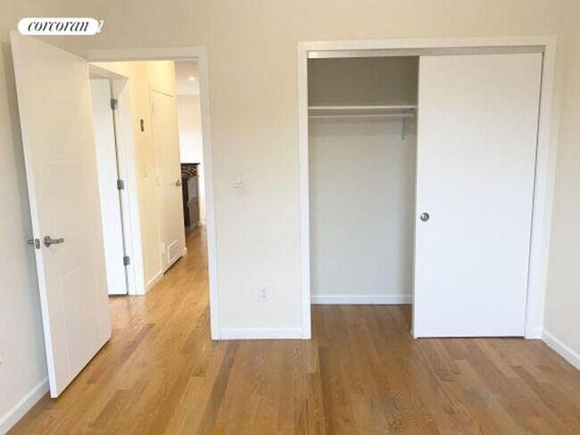 Foto del edificio - 2227 Plumb 2nd St