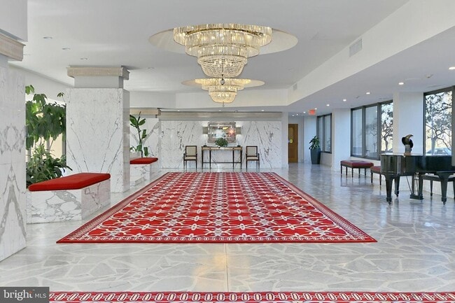 Building Photo - 1101 S Arlington Ridge Rd