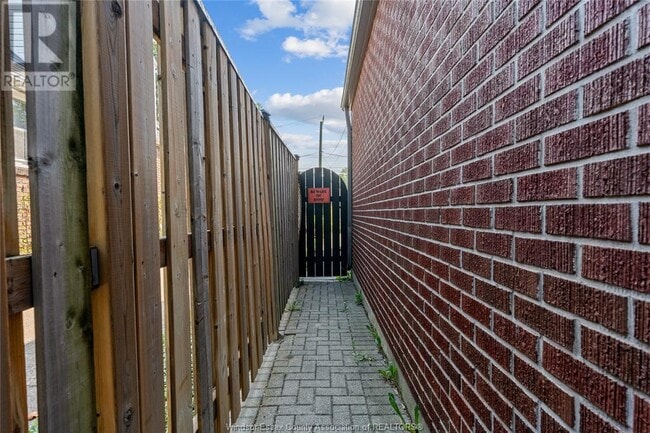 Building Photo - 282 ROSSINI