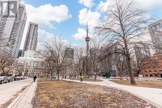 Building Photo - 350 Wellington St W