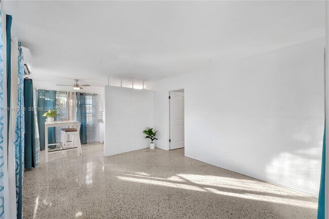 Building Photo - 1821 SW 11th Ct