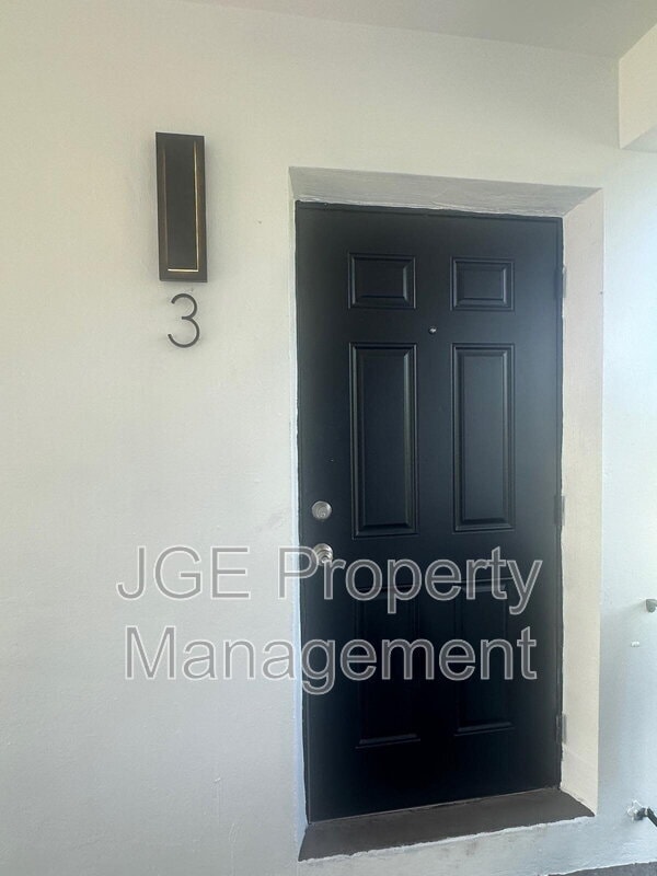 Photo - 3128 SW 12th Pl Apartment