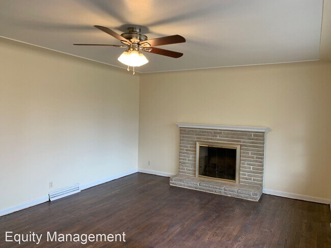 Building Photo - 3 br, 1.5 bath House - 3396 Sandalwood Court