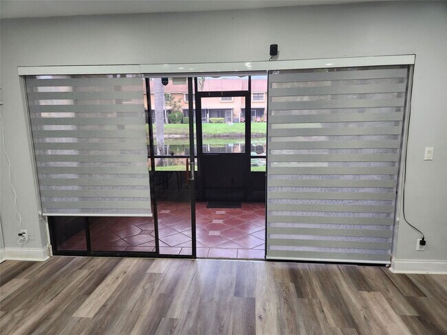 Foto del edificio - 3667 Carambola Cir N