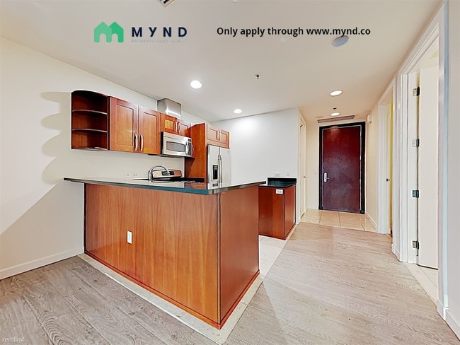 Building Photo - 2 br, 1 bath  - 4525 Dean Martin Dr Unit 403