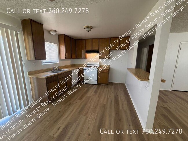 Foto del edificio - 15975 Calandria Way
