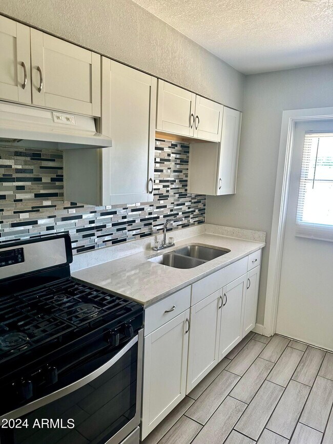 Foto del edificio - 5241 N 17th Ave