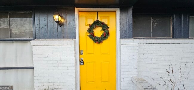 Building Photo - 1976 Columbia Dr