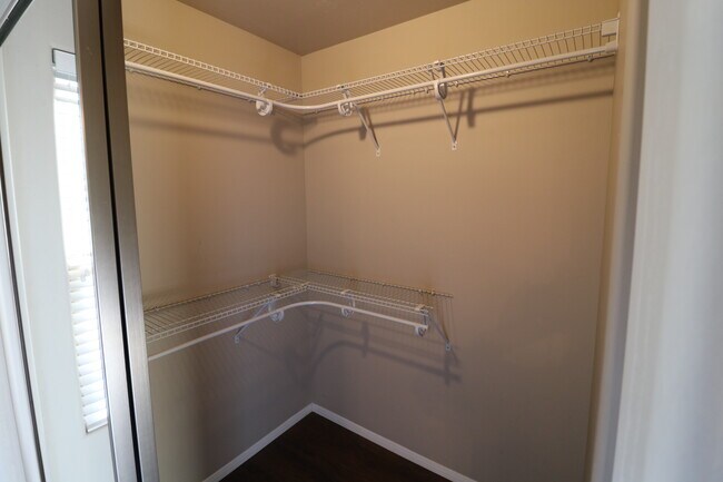 Foto del edificio - NO STAIRING! Single-Story Living!