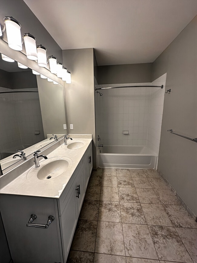 Building Photo - One Glover