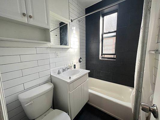 Foto del edificio - 1 bedroom in BRONX NY 10453