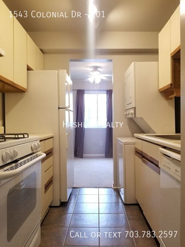 Foto del edificio - 1543 Colonial Dr