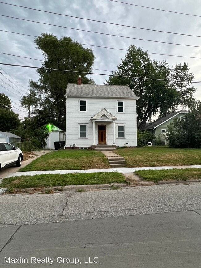 Building Photo - 3 br, 1 bath House - 5611 N 27th St
