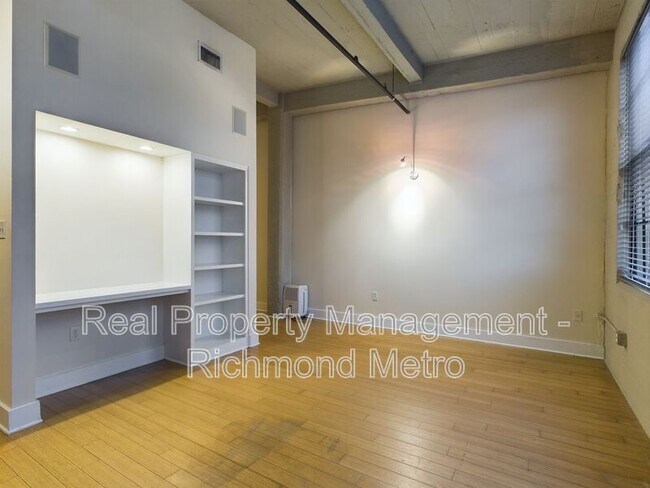 Building Photo - 815 Perry St
