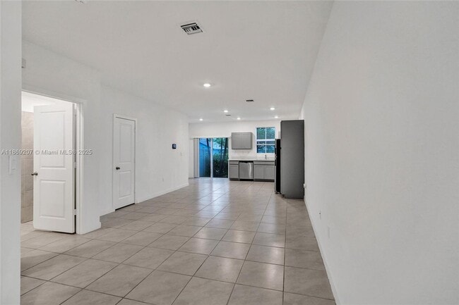 Foto del edificio - 376 NW 8th Ct