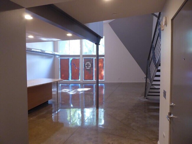 Building Photo - 2122 Dewey Ave