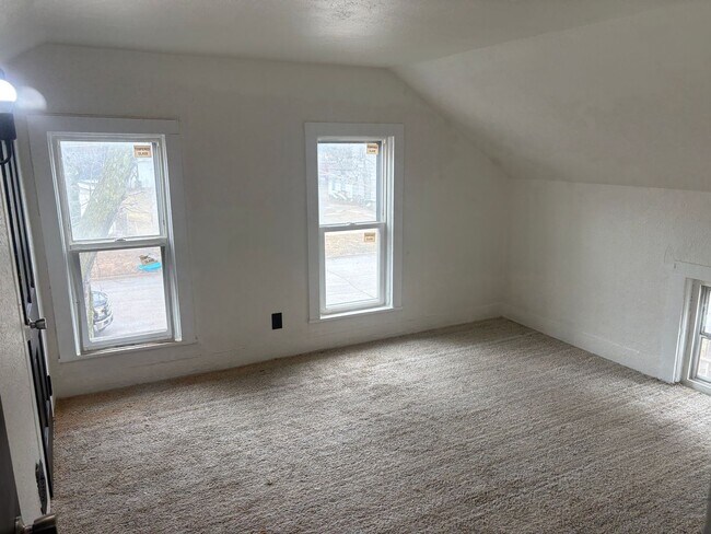Foto del edificio - Duplex Apartment in Waterloo, IA