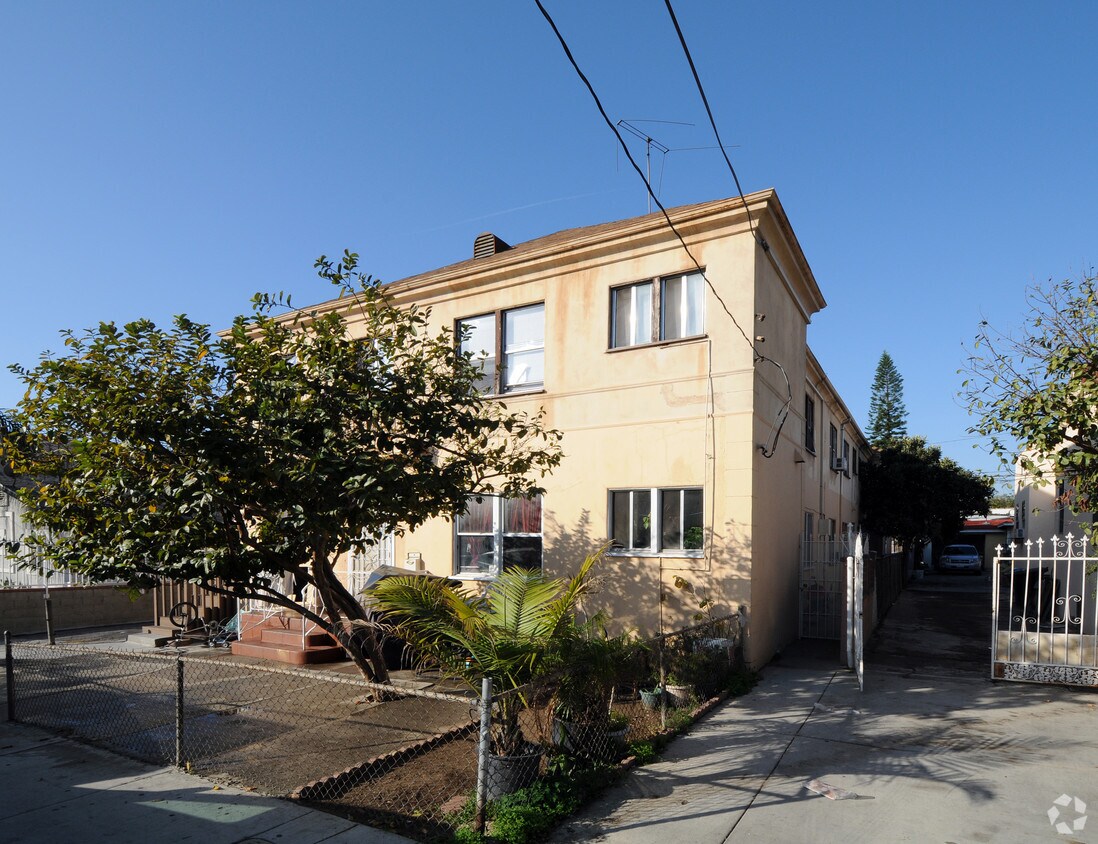 Building Photo - 1063 N Alma Ave