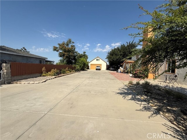 Foto del edificio - 8042 Laurel Ave